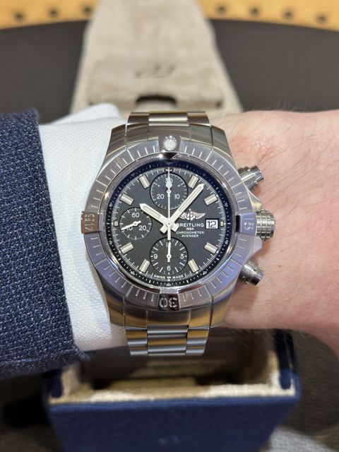 Breitling Avenger Chronograph 43 A13385 Image 4